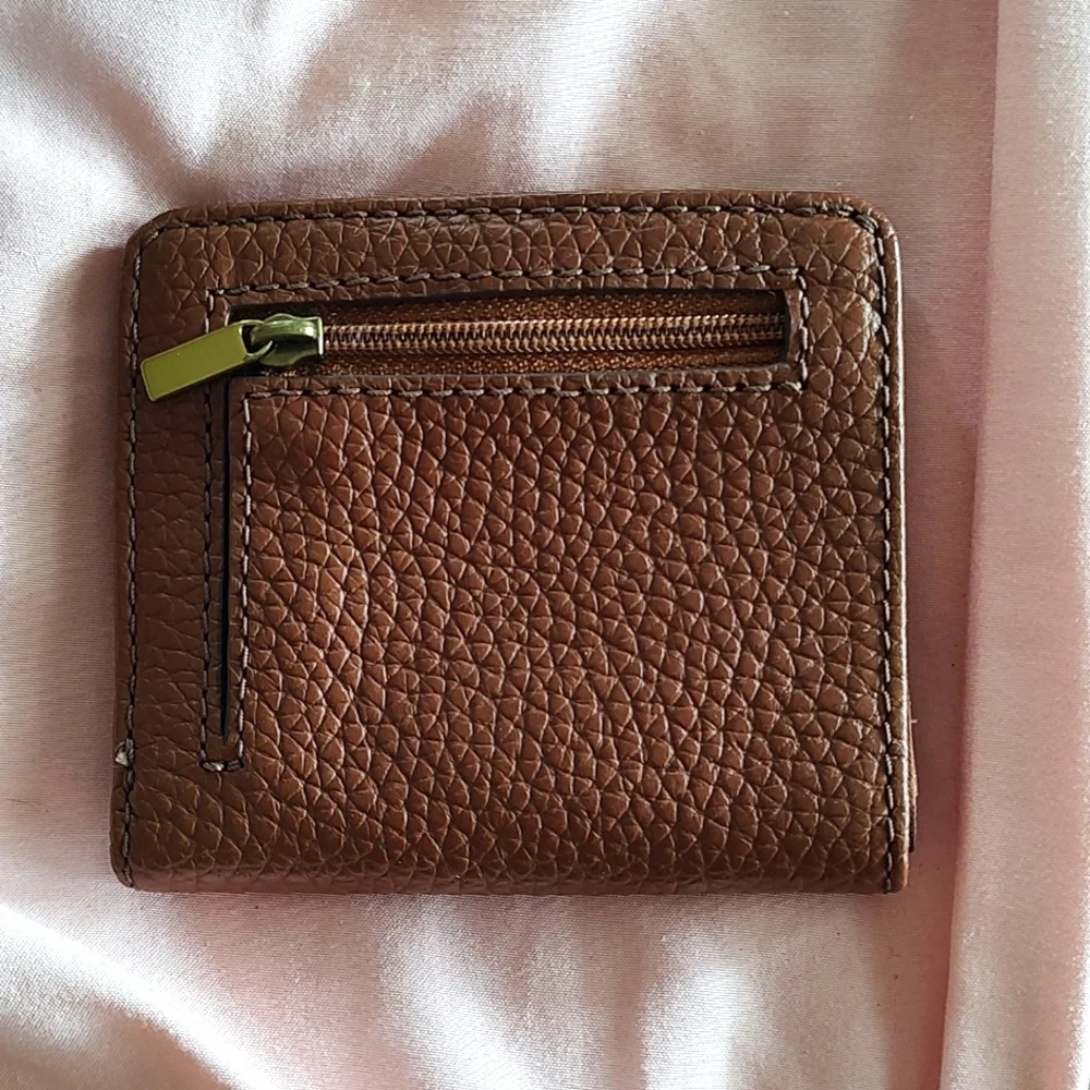 FOSSIL BROWN LEATHER WALLET.